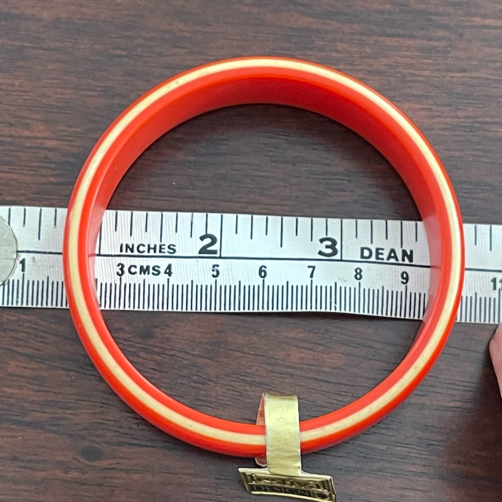 1980s Festival Design red & yellow lucite bangle bracelet - Picture 6 of 6